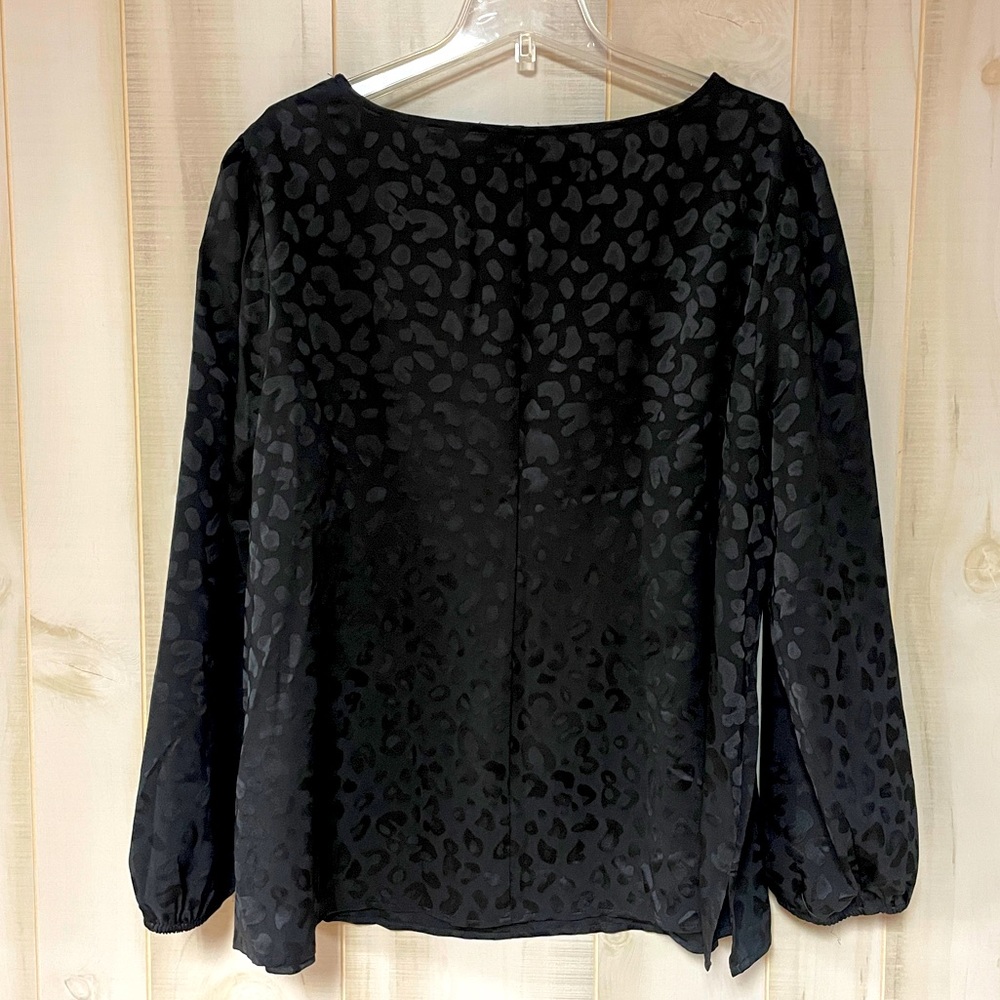 Lane Bryant Black Leopard Print Asymmetrical Open Chest Long Sleeve Blouse Sz 22 - Picture 2 of 7
